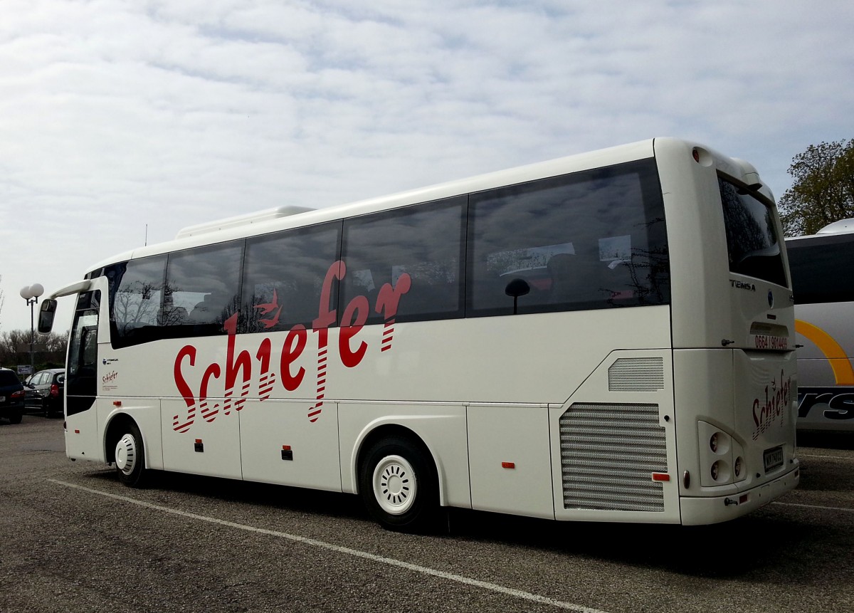 Temsa MD9 von Schiefer Reisen aus Nieder�sterreich am 14.4.2015 in Krems.