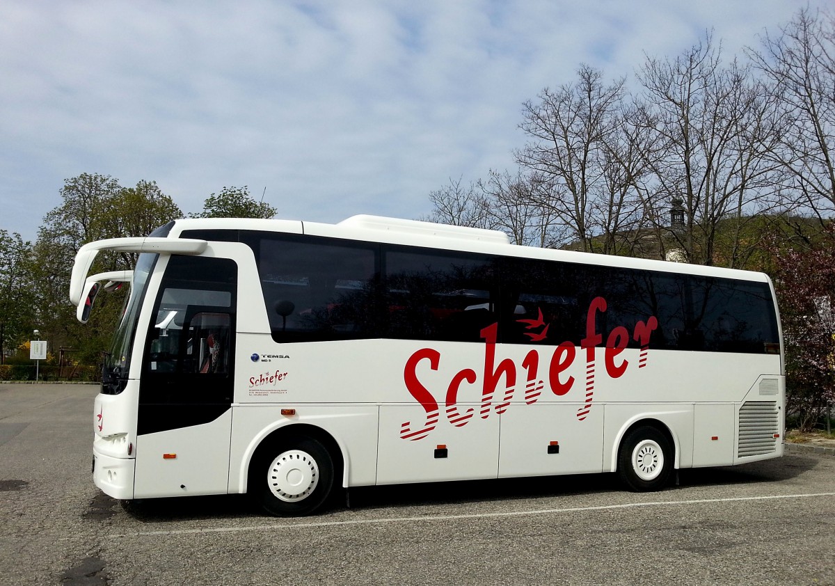 Temsa MD9 von Schiefer Reisen aus Nieder�sterreich am 14.4.2015 in Krems.