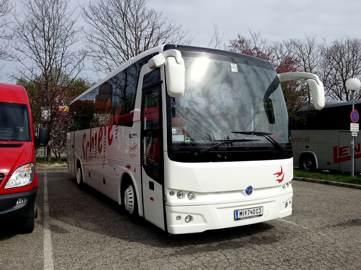 Temsa MD9 von Schiefer Reisen aus Nieder�sterreich am 14.4.2015 in Krems.