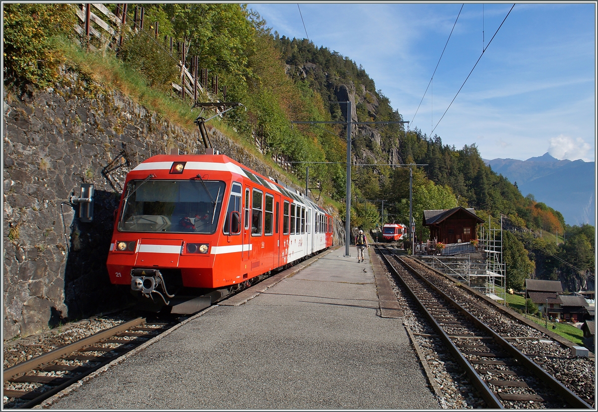 TMR (M-C) BDeh 4/8 21 (SNCF Z800 UIC N° 90 85 838 0821-1 CH-TMRSA) unterwegs nach Le Châtelard Frontière in Le Trétien.
3. Okt. 2014