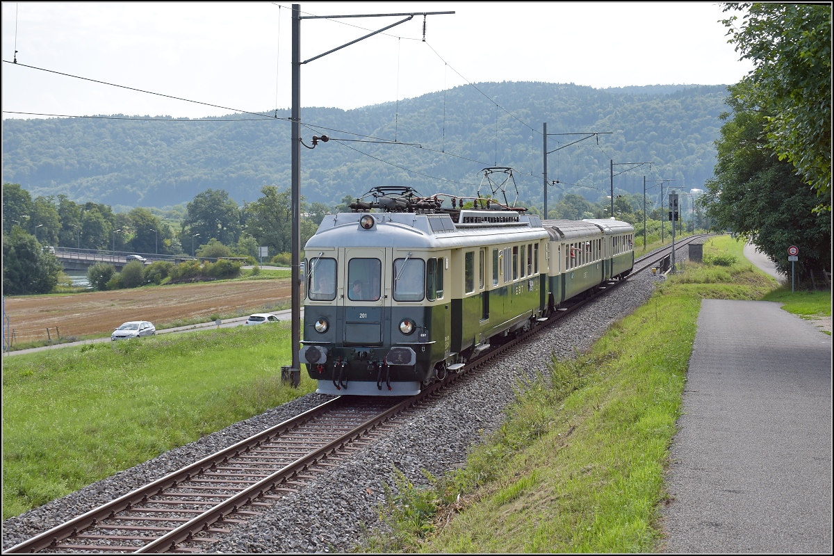 Triebwagentreffen Koblenz 2017. BDe 4/4 201 im Kleid der EBT ist eigentlich BDe 4/4 82 der SOB. Der Triebwagen wurde vom Verein Pendelzug Mirage mustergültig aufgearbeitet und ist hier bei Anfahrt auf Laufenburg mit einem passenden Zweitklasswagen B und dem Steuerwagen ABt zu sehen. August 2017.