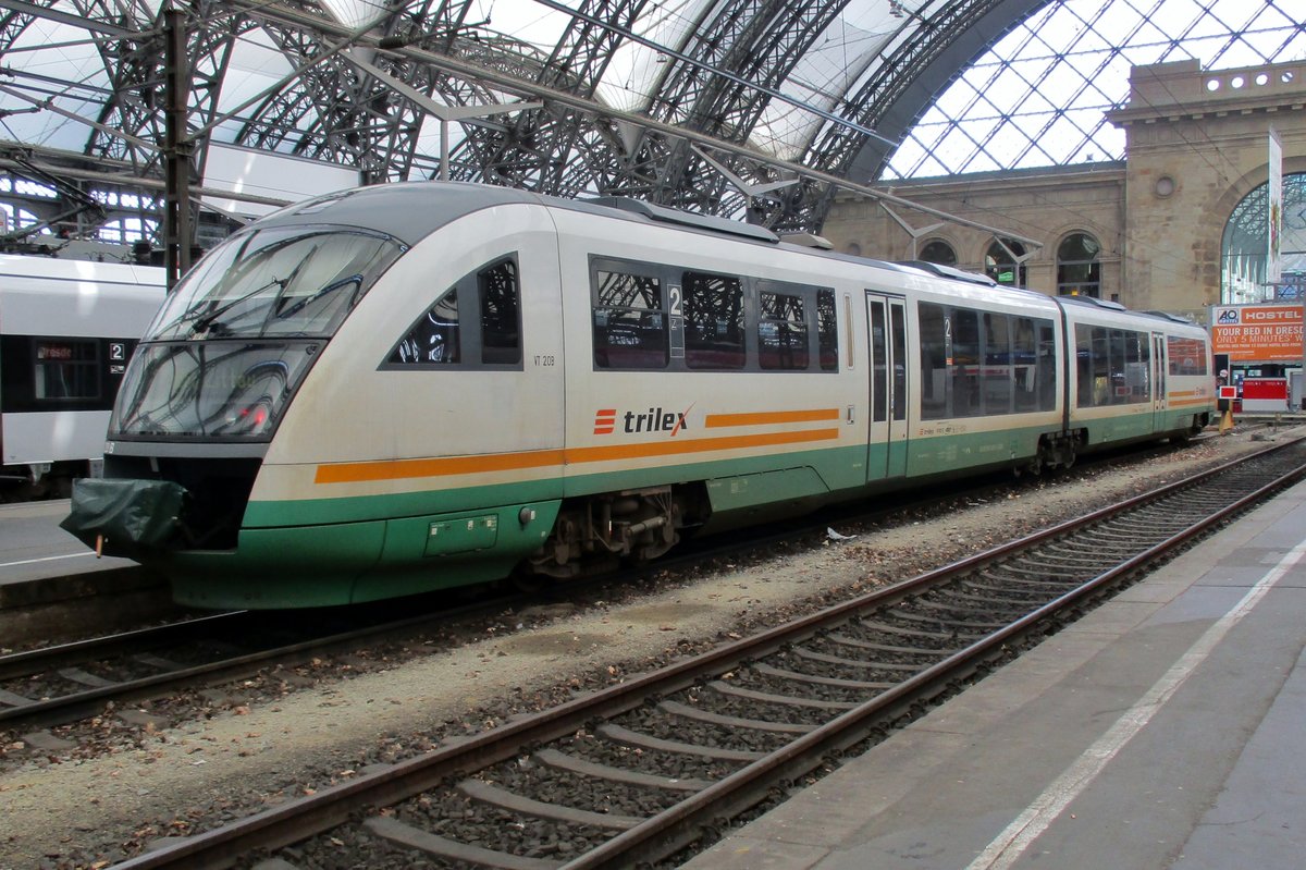 TriLex VT 20 steht am 8 April 2017 in Dresden Hbf.