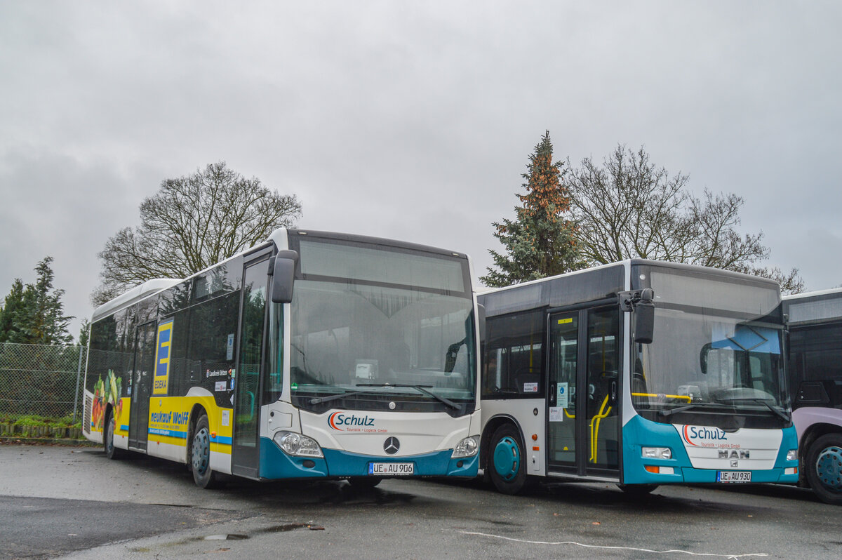 UE-AU 906 und UE-AU 930 am 21.01.2023 abgestellt in Uelzen. 