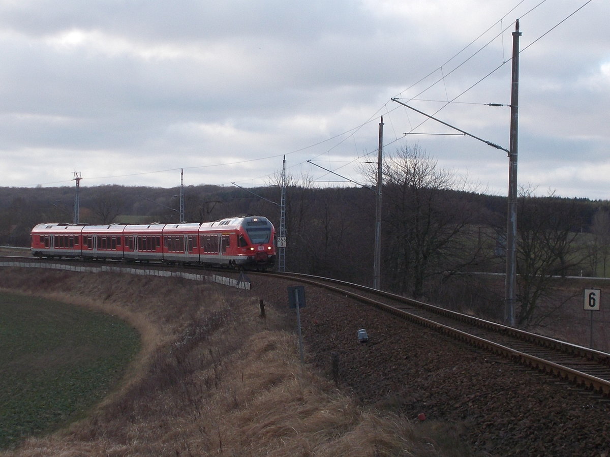 Um am 05.Januar 2017 nicht lange an der Borchtitzer Schranke stehen zumssen,holte ich meine Kamera heraus und fotografierte einen 429 nach Sassnitz.