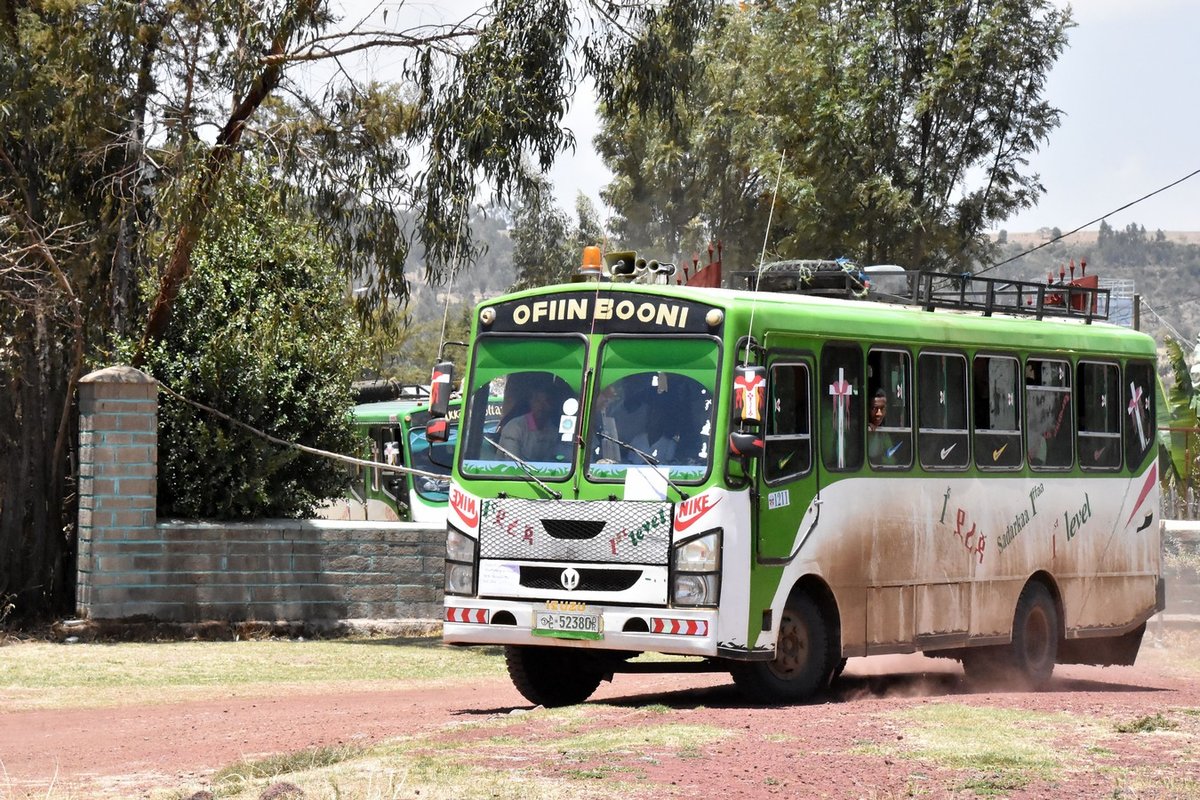 Unbekannter Midibus in �thiopien in Tyia bei Addis Abeba 03/2019 gesehen.
