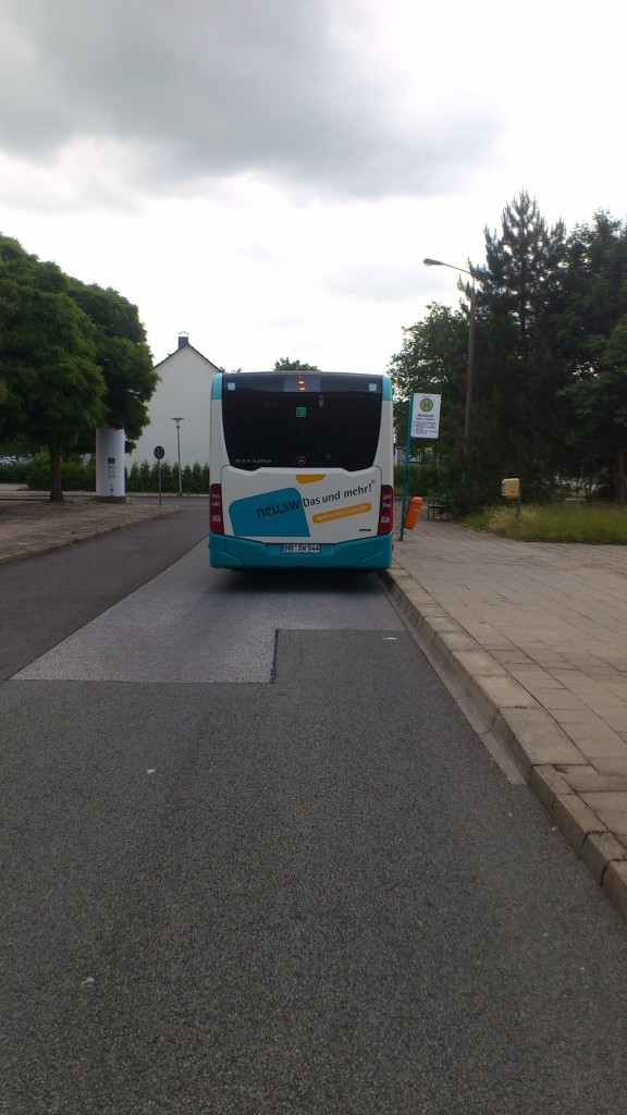 ...und dann noch die kleine Version des Citaro 3 NB SW 544 mit der Heckpartie am Endhaltepunkt in Monkeshof aber schon in Wartestellung um in Richtung Bahnhof aufzubrechen