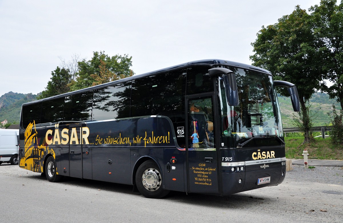 Van Hool T915 Alicron von C�sar Reisen aus �sterreich im Herbst 2013 in der Wachau (N.�.)gesehen.