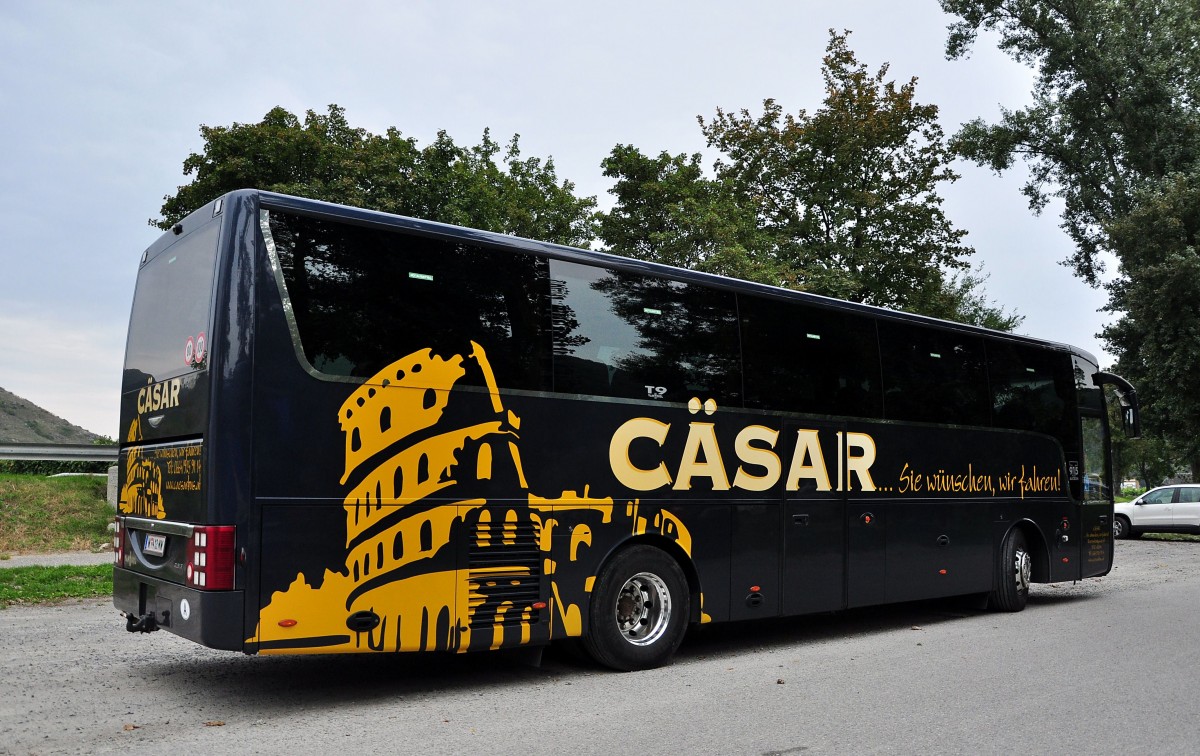 Van Hool T915 Alicron von C�sar Reisen aus �sterreich im Herbst 2013 in der Wachau (N.�.)gesehen.