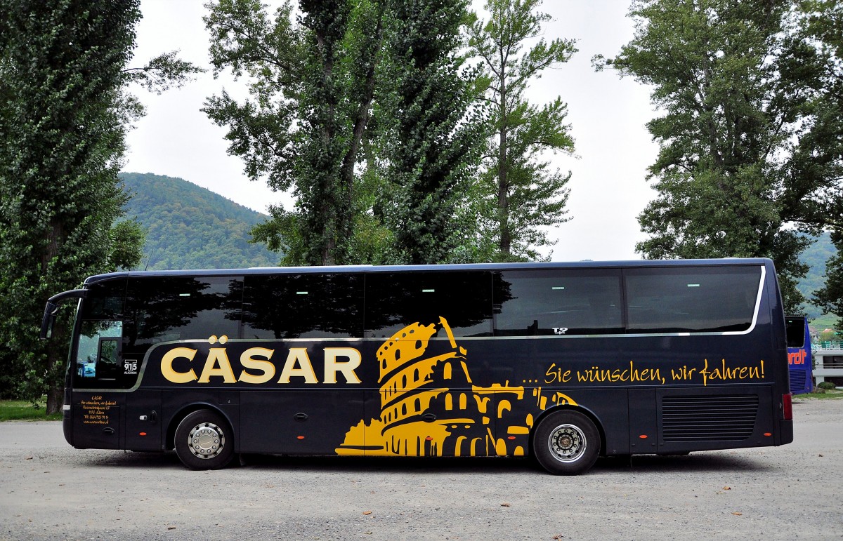 Van Hool T915 Alicron von C�sar Reisen aus �sterreich im Herbst 2013 in der Wachau (N.�.)gesehen.