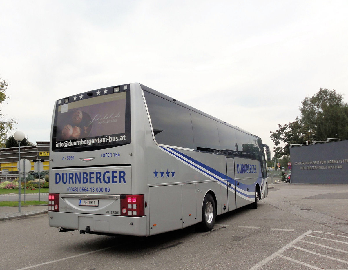 Van Hool T915 Alicron von D�rnberger Reisen aus �sterreich in Krems gesehen.