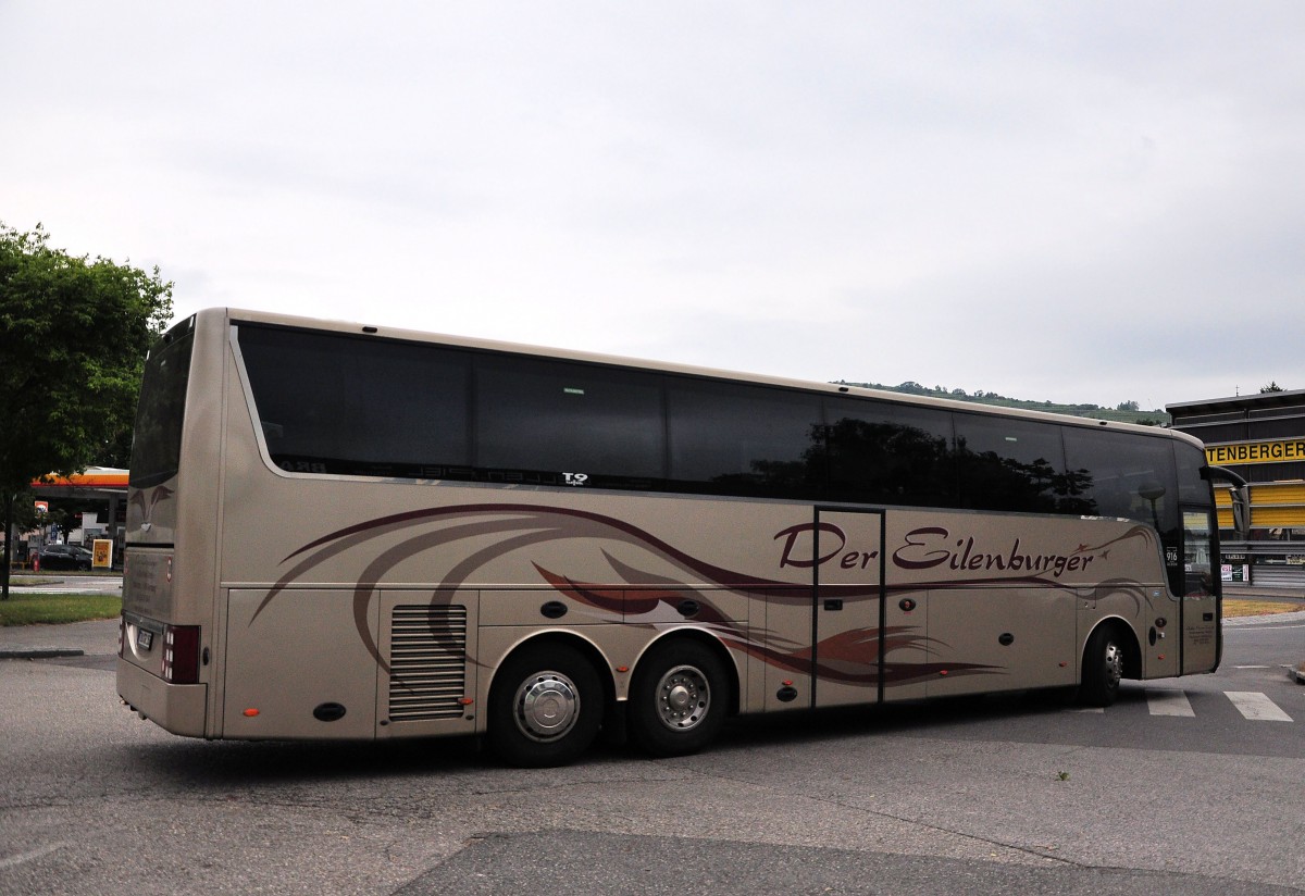 Van Hool T916 Acron von Gei�ler Reisen aus der BRD im Juni 2015 in Krems.