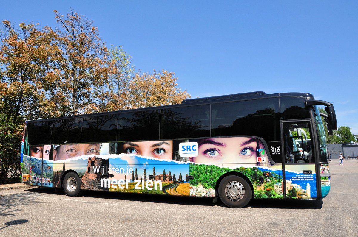 Van Hool T916 Alicron von Lanting Reisen.nl in Krems gesehen.