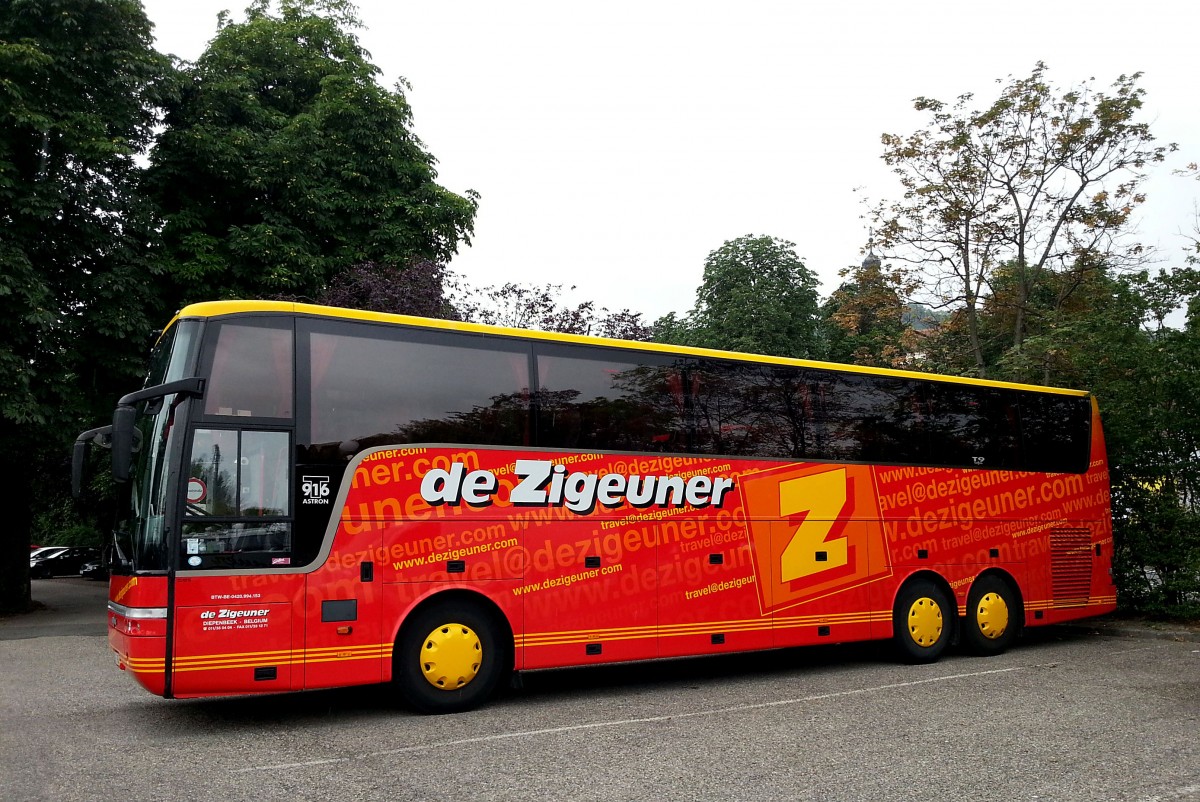 Van Hool T916 Astron von De Zigeuner/Belgien im Juli 2014 in Krems.