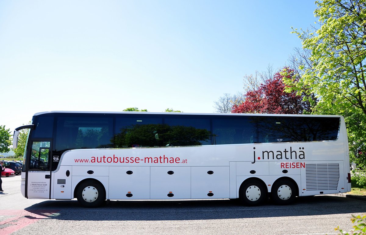 Van Hool T916 Astronef von Math� Reisen aus �sterreich in Krems gesehen.