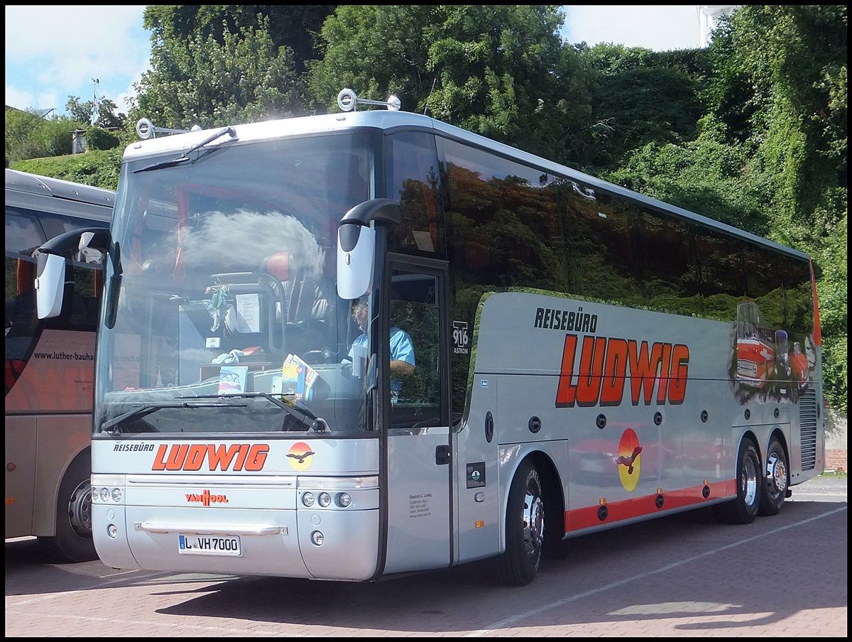 Van Hool T916 vom Reisebro Ludwig aus Deutschland im Stadthafen Sassnitz.