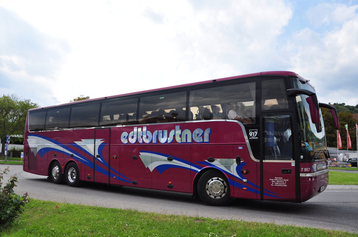 Van Hool T917 Astron von Edtbrustner Reisen aus Nieder�sterreich in Krems unterwegs.