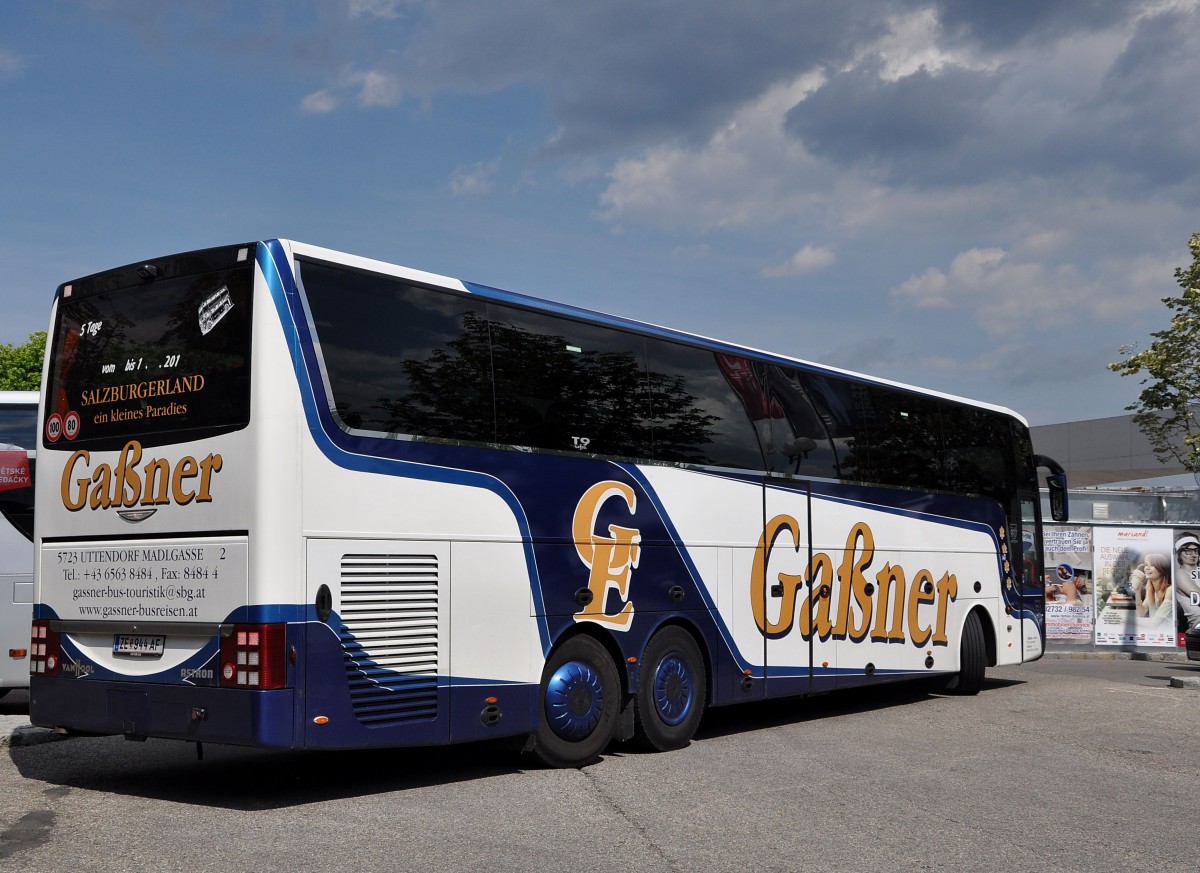 Van Hool T917 Astron von Gassner Reisen aus �sterreich im Juni 2015 in Krems.