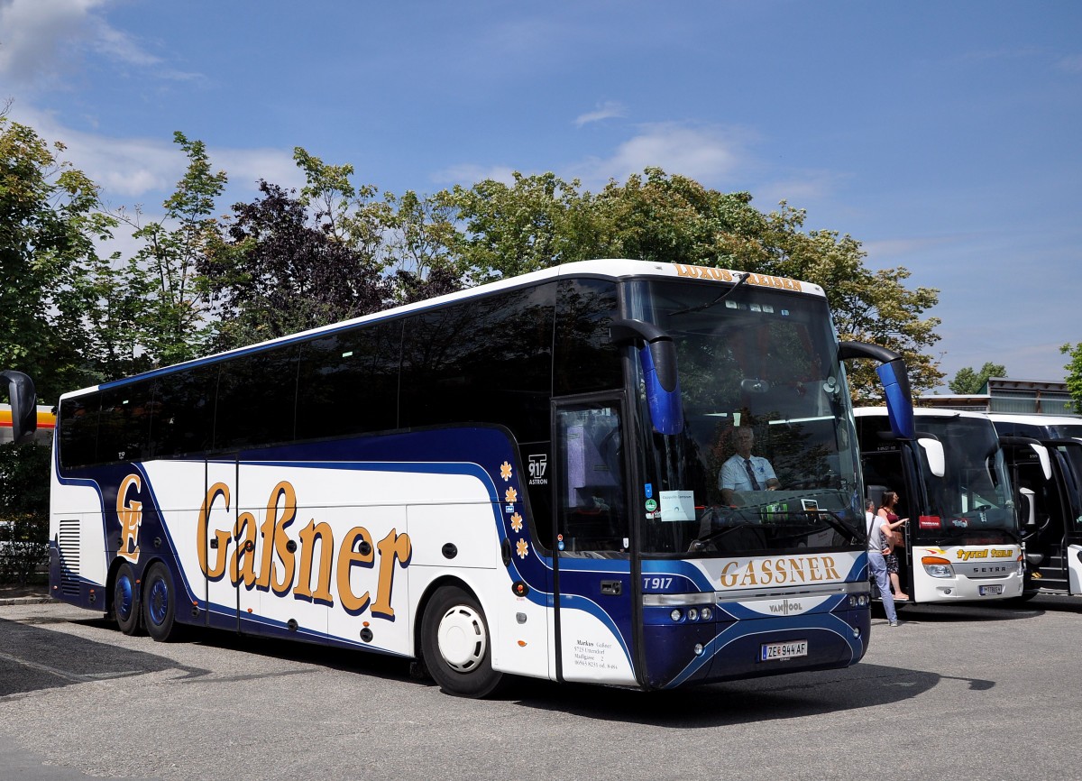 Van Hool T917 Astron von Gassner Reisen aus �sterreich im Juni 2015 in Krems.
