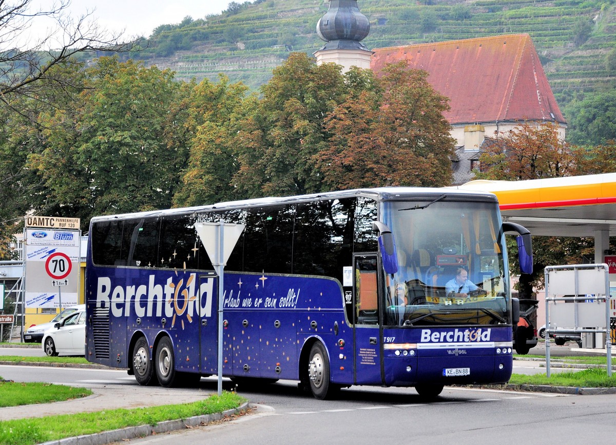 VAN HOOL T917 Astronef von Berchtold Reisen aus der BRD am 2.10.2014 in Krems.