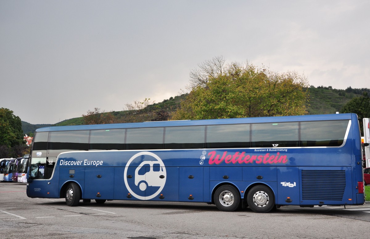VAN HOOL T919 Altano von Wetterstein Reisen aus Tirol/�sterreich am 9.9.2014 in Krems gesehen.