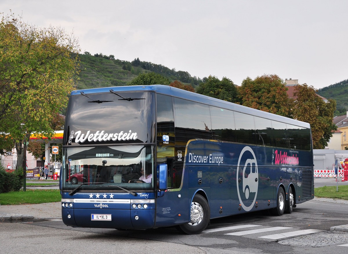 VAN HOOL T919 Altano von Wetterstein Reisen aus Tirol/�sterreich am 9.9.2014 in Krems gesehen.