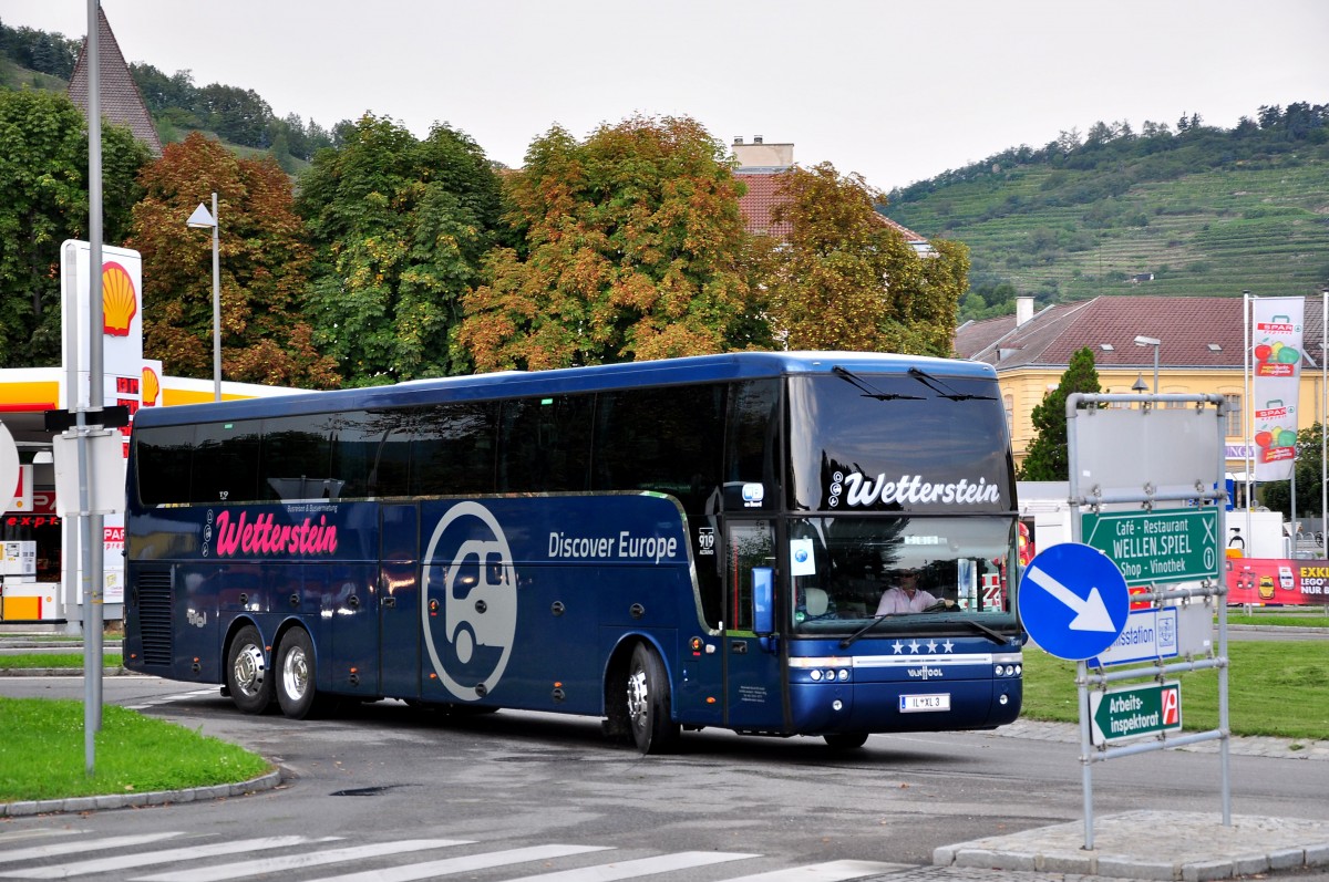 VAN HOOL T919 Altano von Wetterstein Reisen aus Tirol/�sterreich am 9.9.2014 in Krems gesehen.