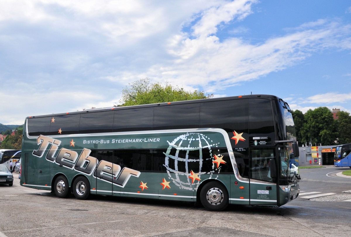 Van Hool von Tieber Busreisen + Reiseb�ro aus der Steiermark/�sterreich am 12.Juli 2014 in Krems gesehen.