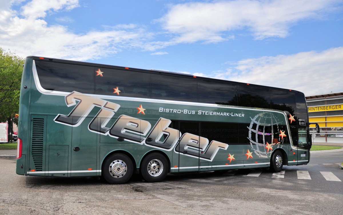 Van Hool von Tieber Busreisen + Reiseb�ro aus der Steiermark/�sterreich am 12.Juli 2014 in Krems gesehen.