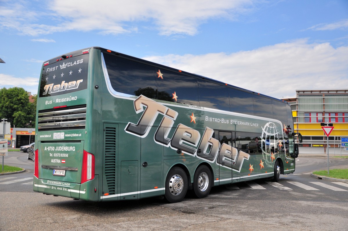 Van Hool von Tieber Busreisen + Reiseb�ro aus der Steiermark/�sterreich am 12.Juli 2014 in Krems gesehen.