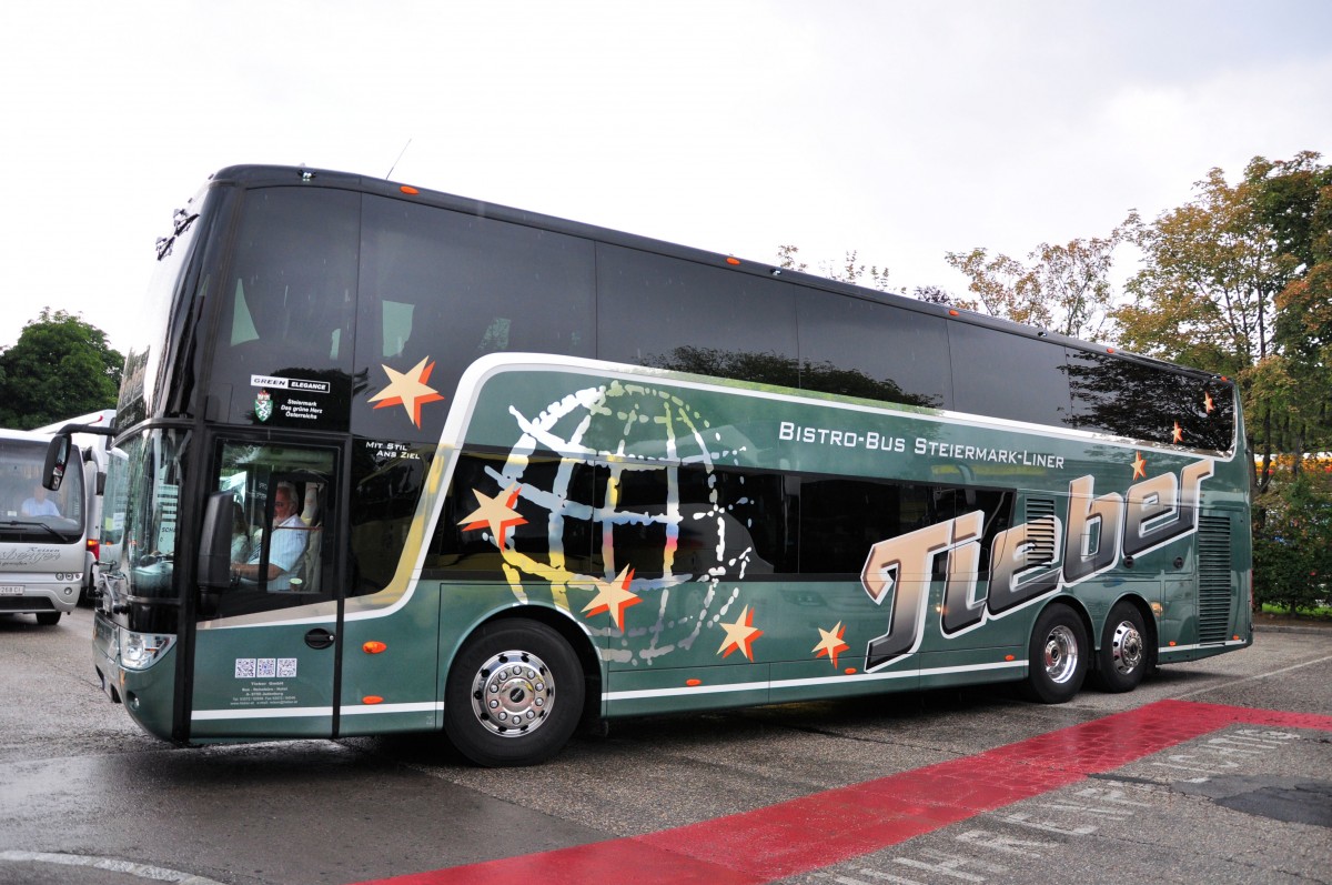 Van Hool von Tieber Busreisen + Reiseb�ro aus der Steiermark/�sterreich am 12.Juli 2014 in Krems gesehen.