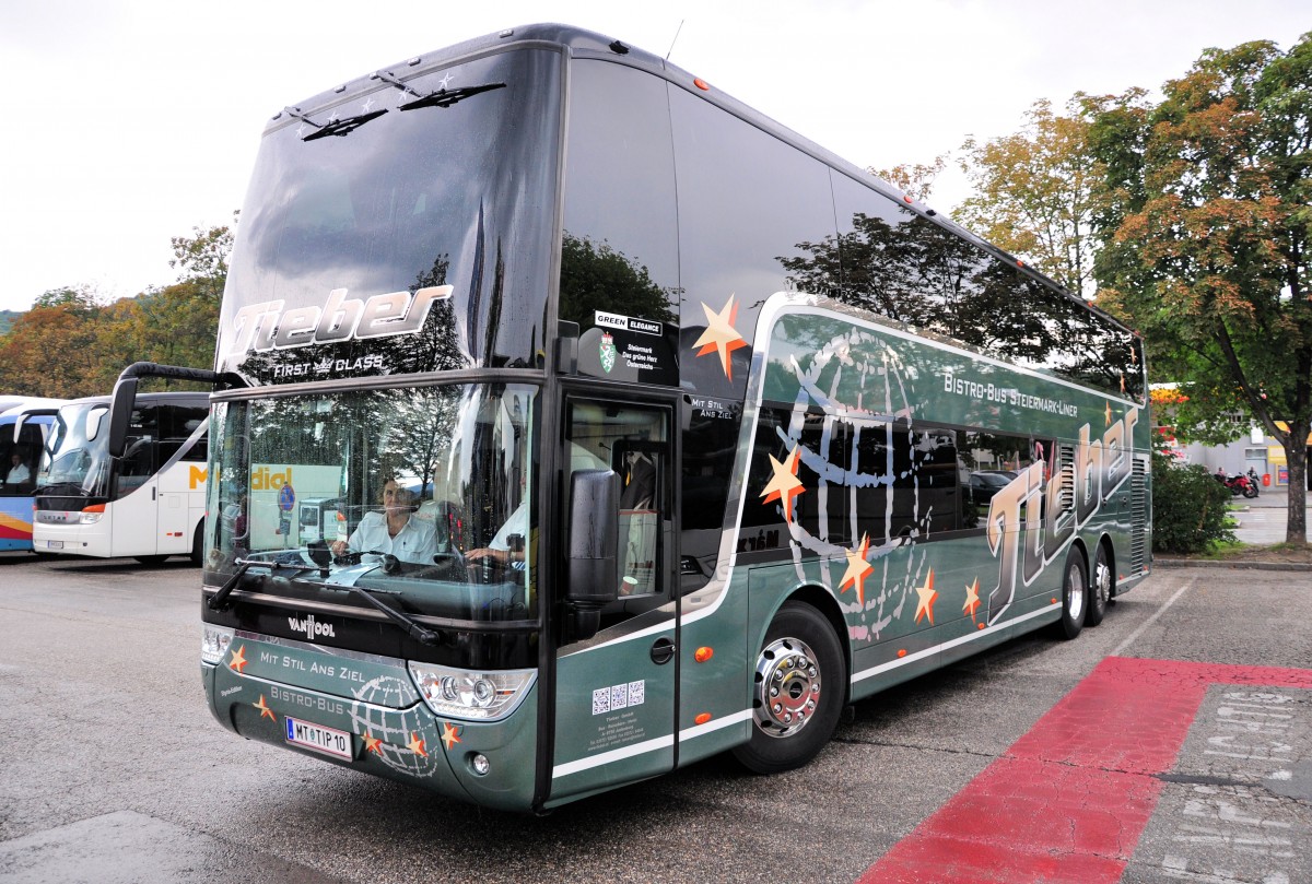 Van Hool von Tieber Busreisen + Reiseb�ro aus der Steiermark/�sterreich am 12.Juli 2014 in Krems gesehen.