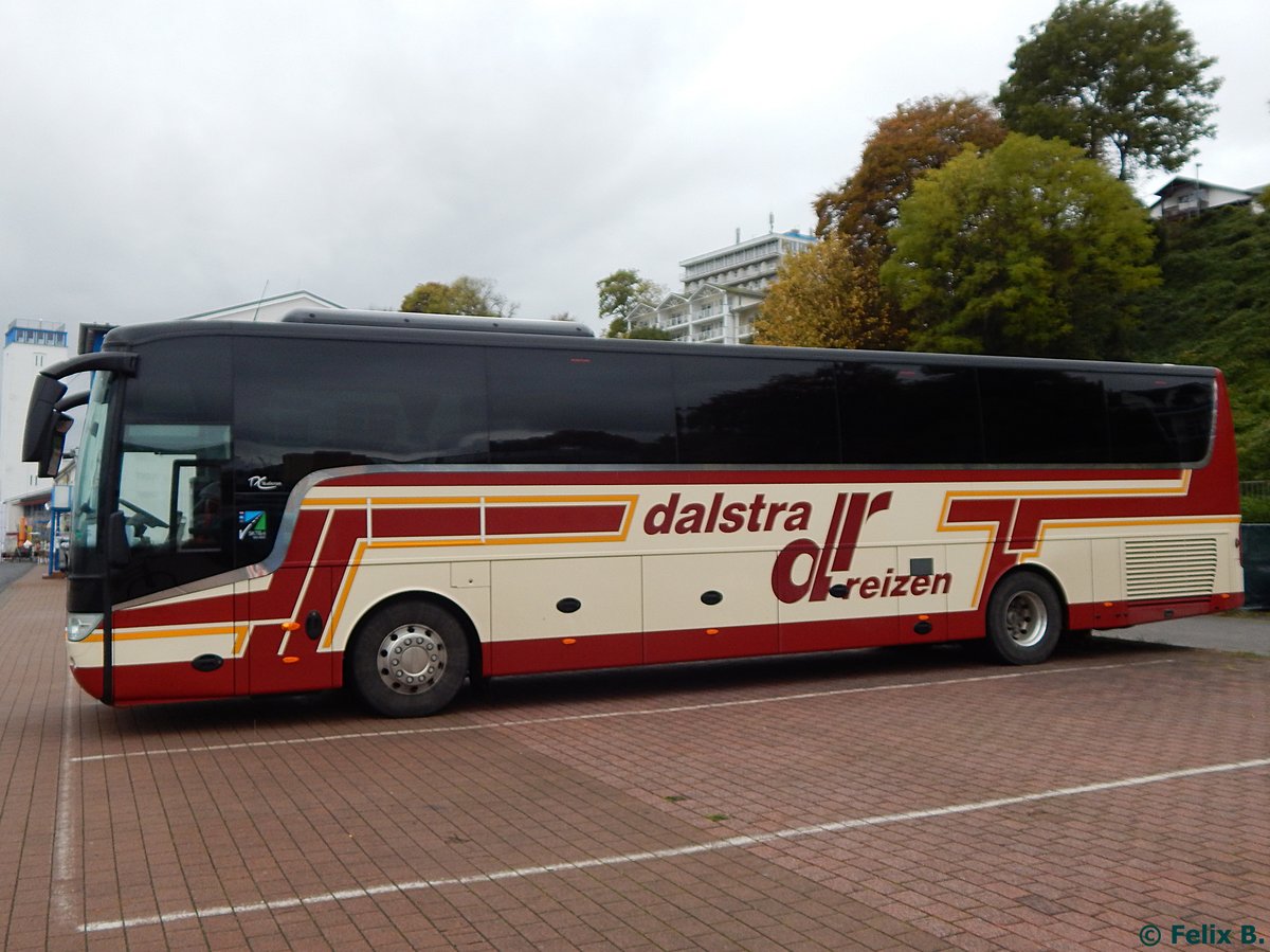 Van Hool TX16 von Dalstra Reizen aus den Niederlanden im Stadthafen Sassnitz.