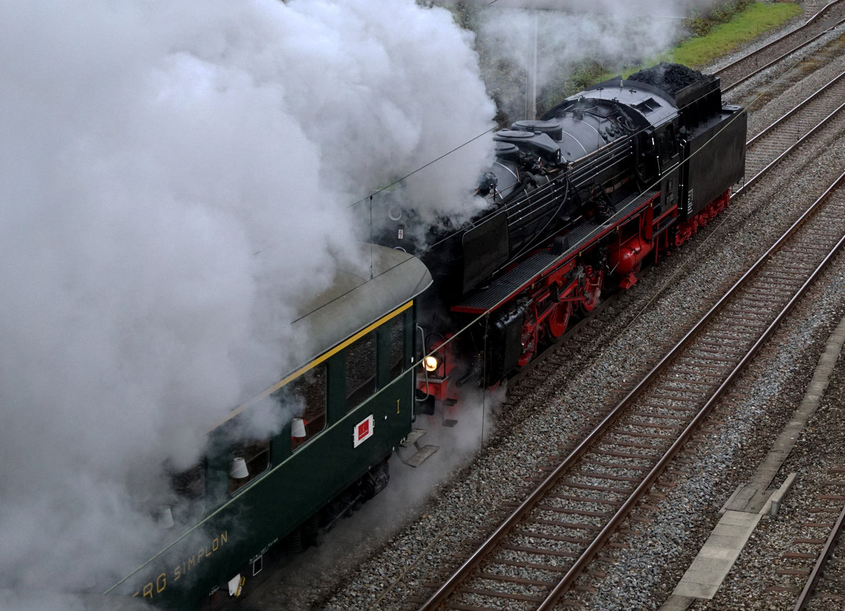 Verein Pacific 01 202.
Sonderfahrt Dampf im Spätherbst am Lac Léman vom 29. Oktober 2017.
01 202 auf der Fahrt von Lyss nach Biel bei Busswil.
Foto: Walter Ruetsch