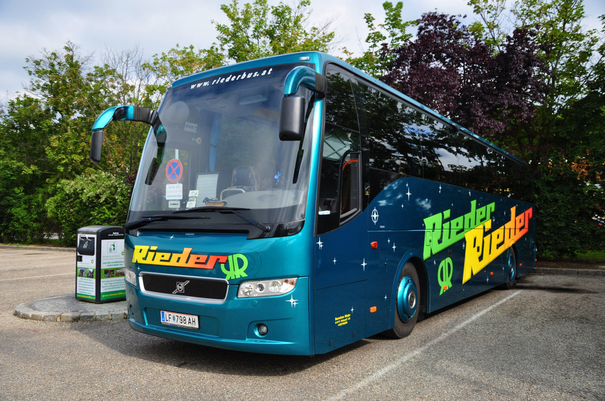 Volvo 9700 von Binder Reisen aus �sterreich in Krems gesehen.