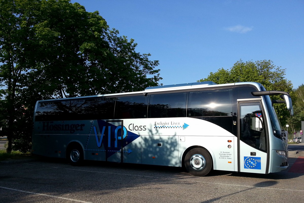Volvo 9700 von Busreisen H�ssinger / �sterreich im Mai 2014 in Krems.