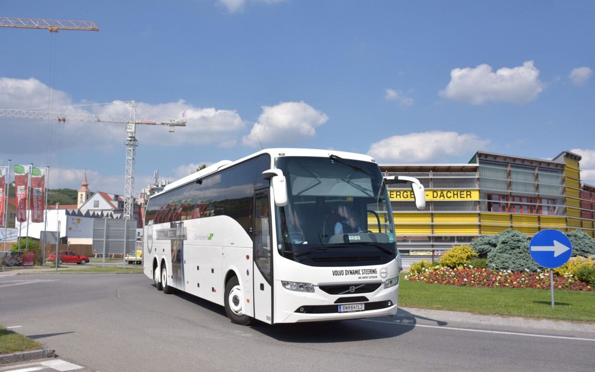 Volvo 9700 von Dr. Richard Reisen aus Wien in Krems.