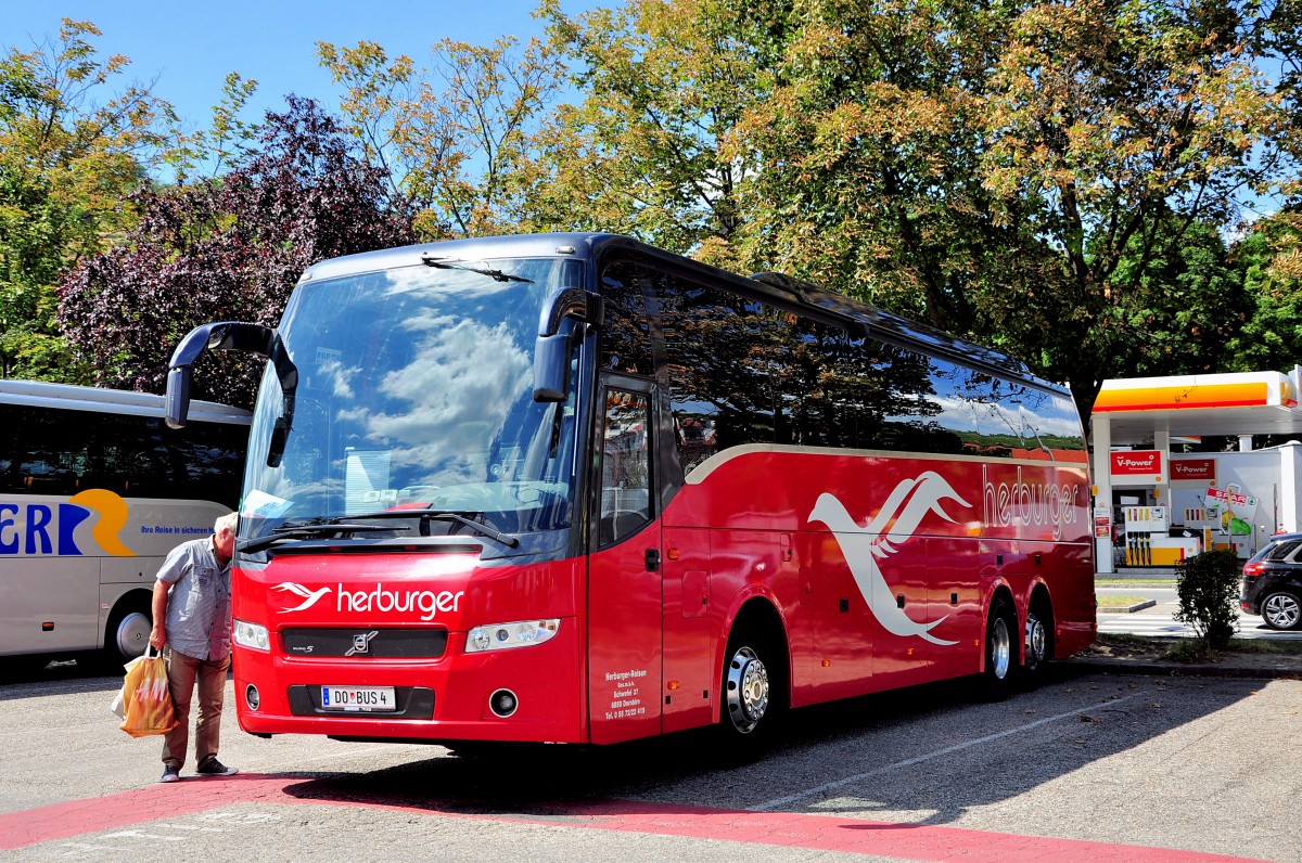 Volvo 9700 von Herburger Reisen aus �sterreich in Krems gesehen.
