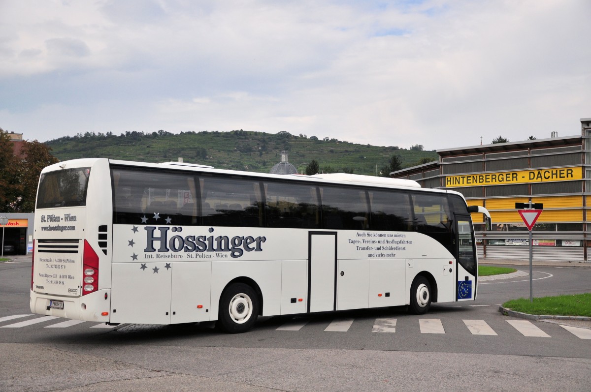 VOLVO 9700 von H�ssinger Reisen aus �sterreich am 20.9.2014 in Krems.