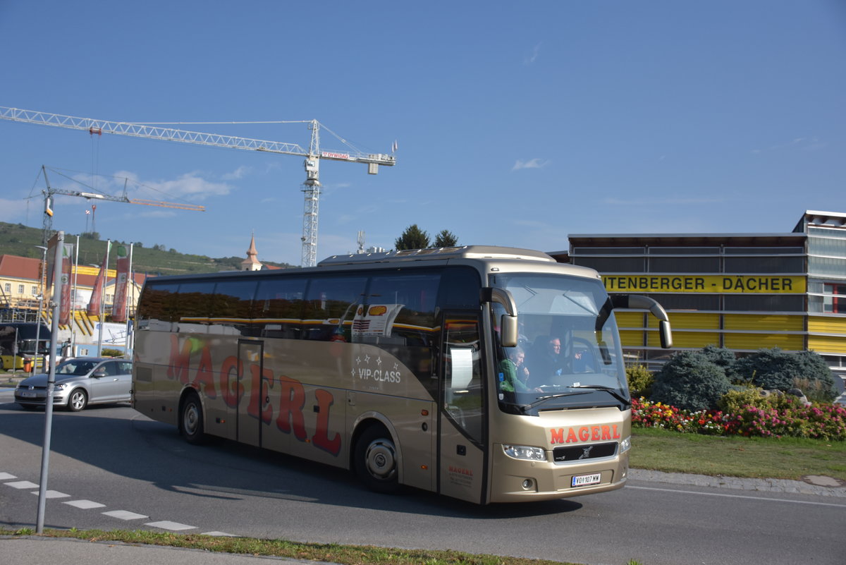 Volvo 9700 von Magerl Reisen aus �sterreich 09/2017 in Krems.