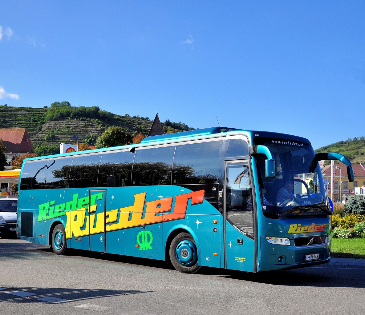 Volvo 9700 von Rieder Reisen/�sterreich im Herbst 2013 in Krems unterwegs.