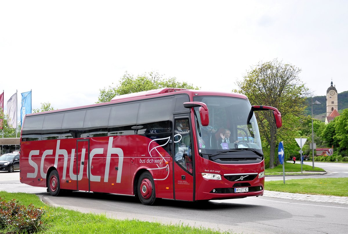 Volvo 9700 von Schuch Reisen aus �sterreich in Krems gesehen.