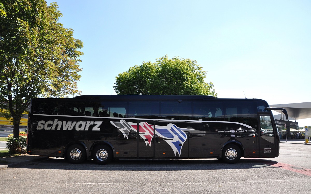 VOLVO 9700 von Schwarz Reisen aus �sterreich im Juni 2015 in Krems.