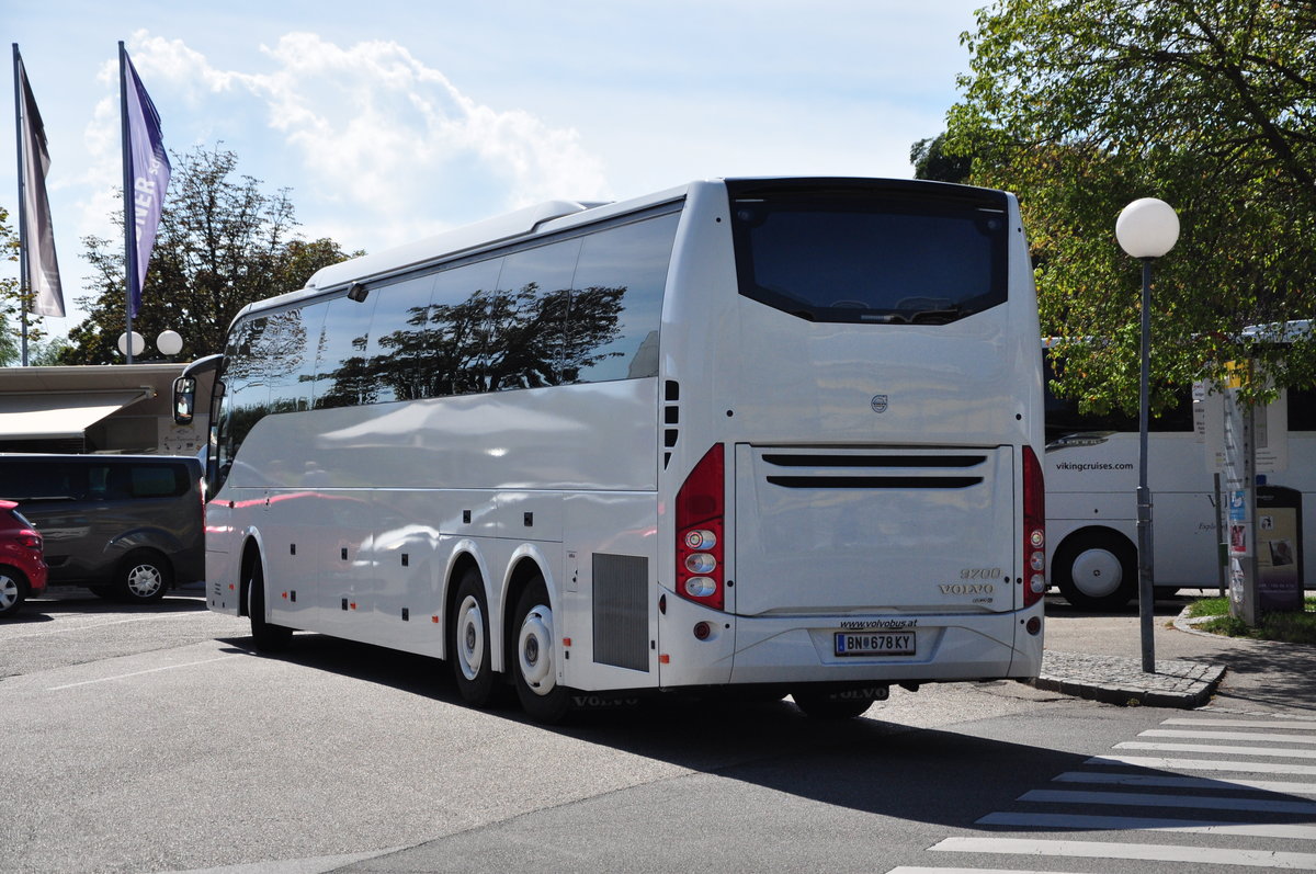 Volvo 9700 von Volvo Austria in Krems gesehen.