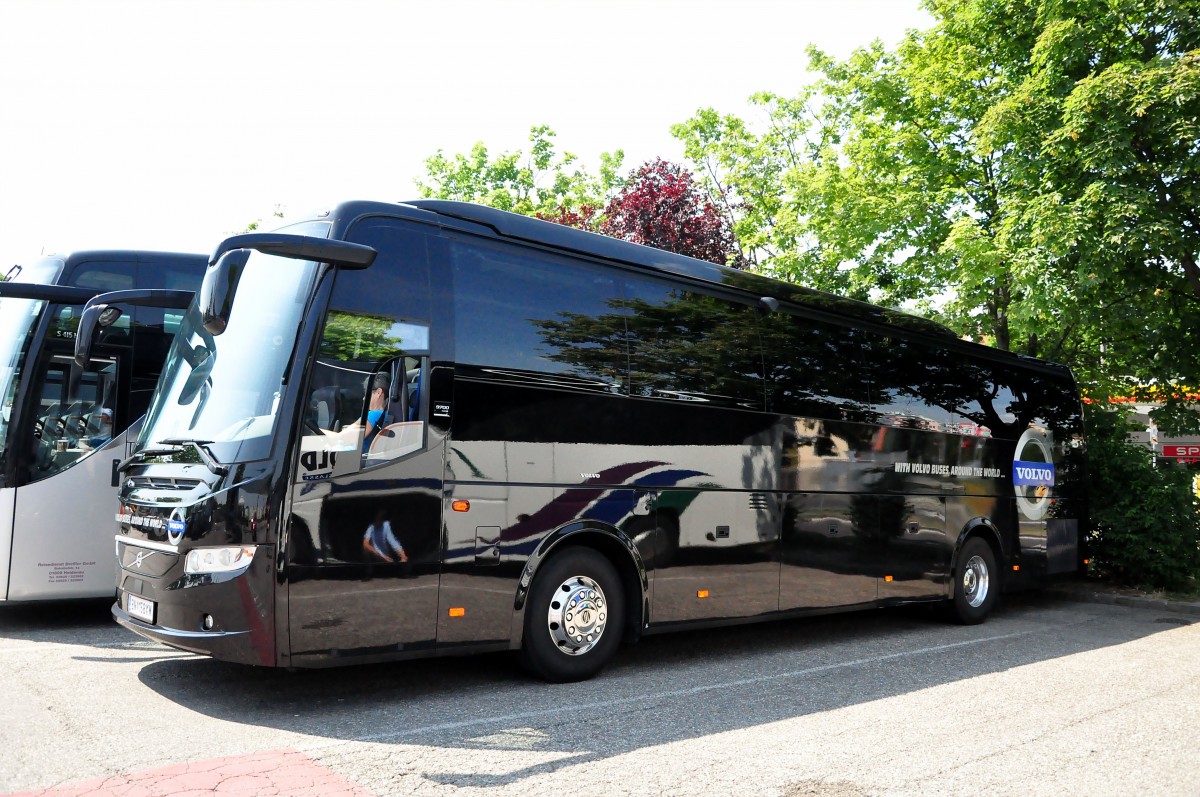 VOLVO 9700 von Volvo sterreich im Juni 2015 in Krems.