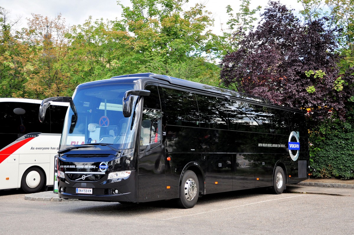 Volvo 9700 von Volvo sterreich im Juni 2015 in Krems gesehen.