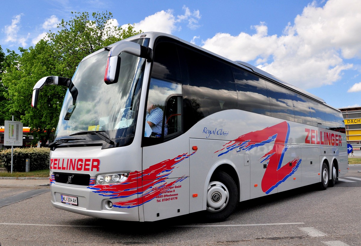 Volvo 9700 von Zellinger Reisen aus �sterreich am 10.5.2014 in Krems gesehen.