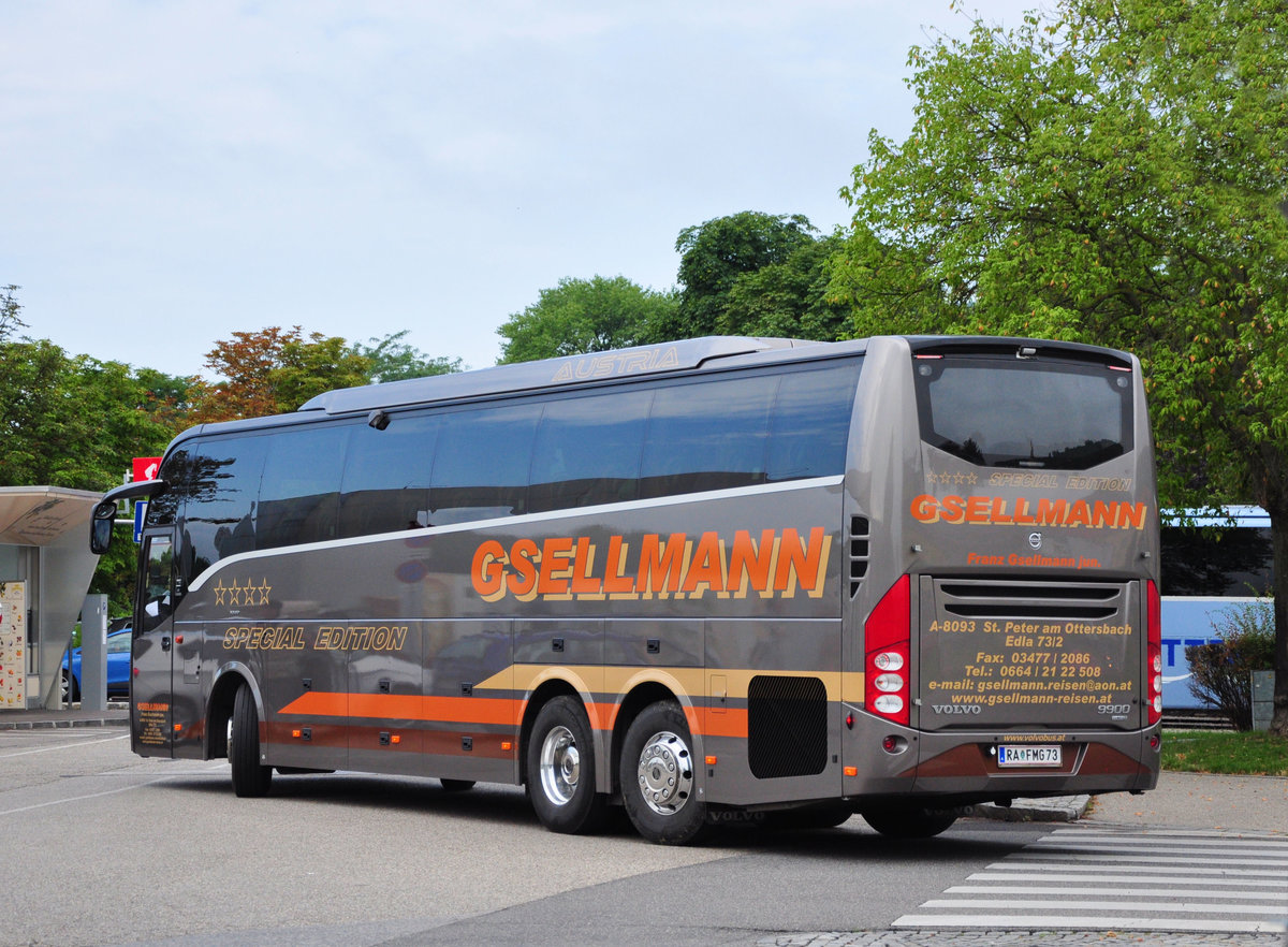 Volvo 9900 von Gsellmann Reisen aus �sterreich in Krems gesehen.