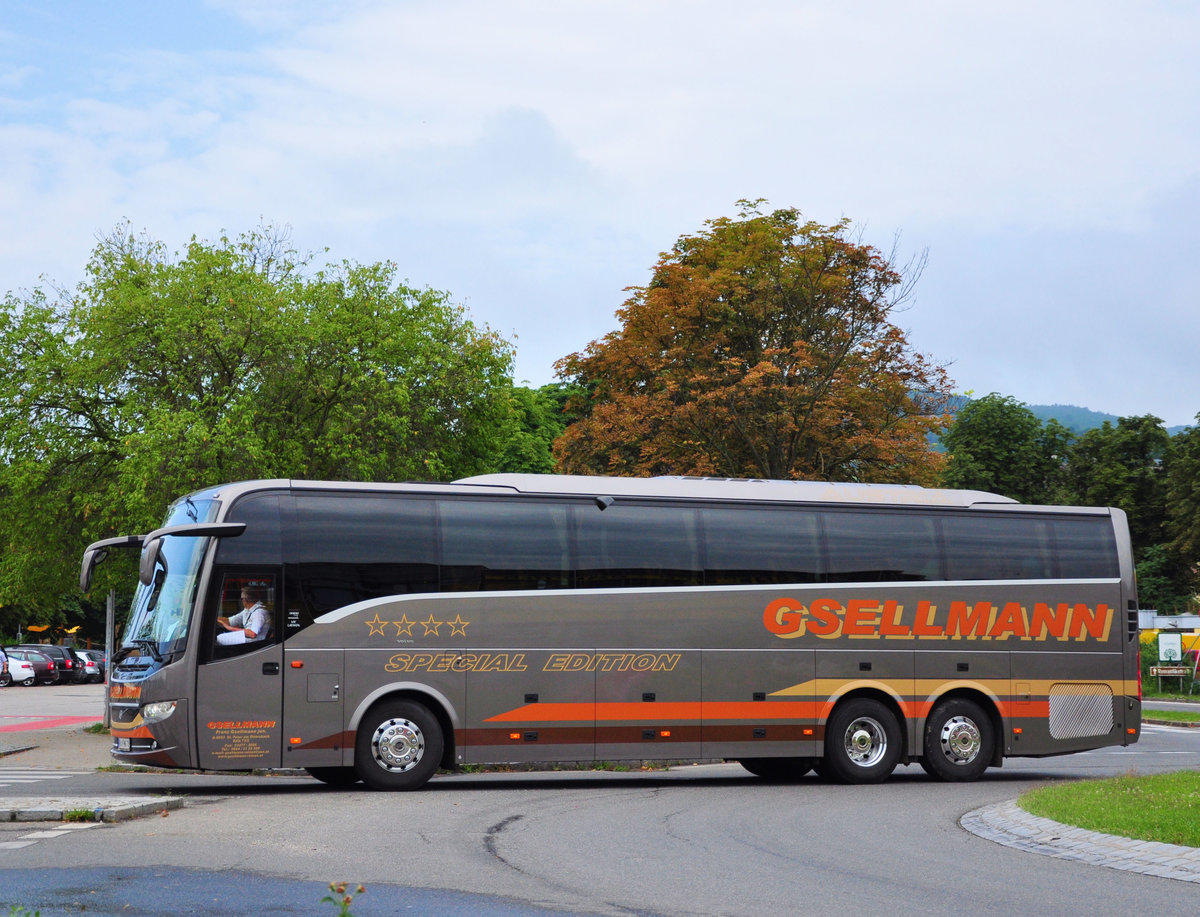 Volvo 9900 von Gsellmann Reisen aus �sterreich in Krems gesehen.
