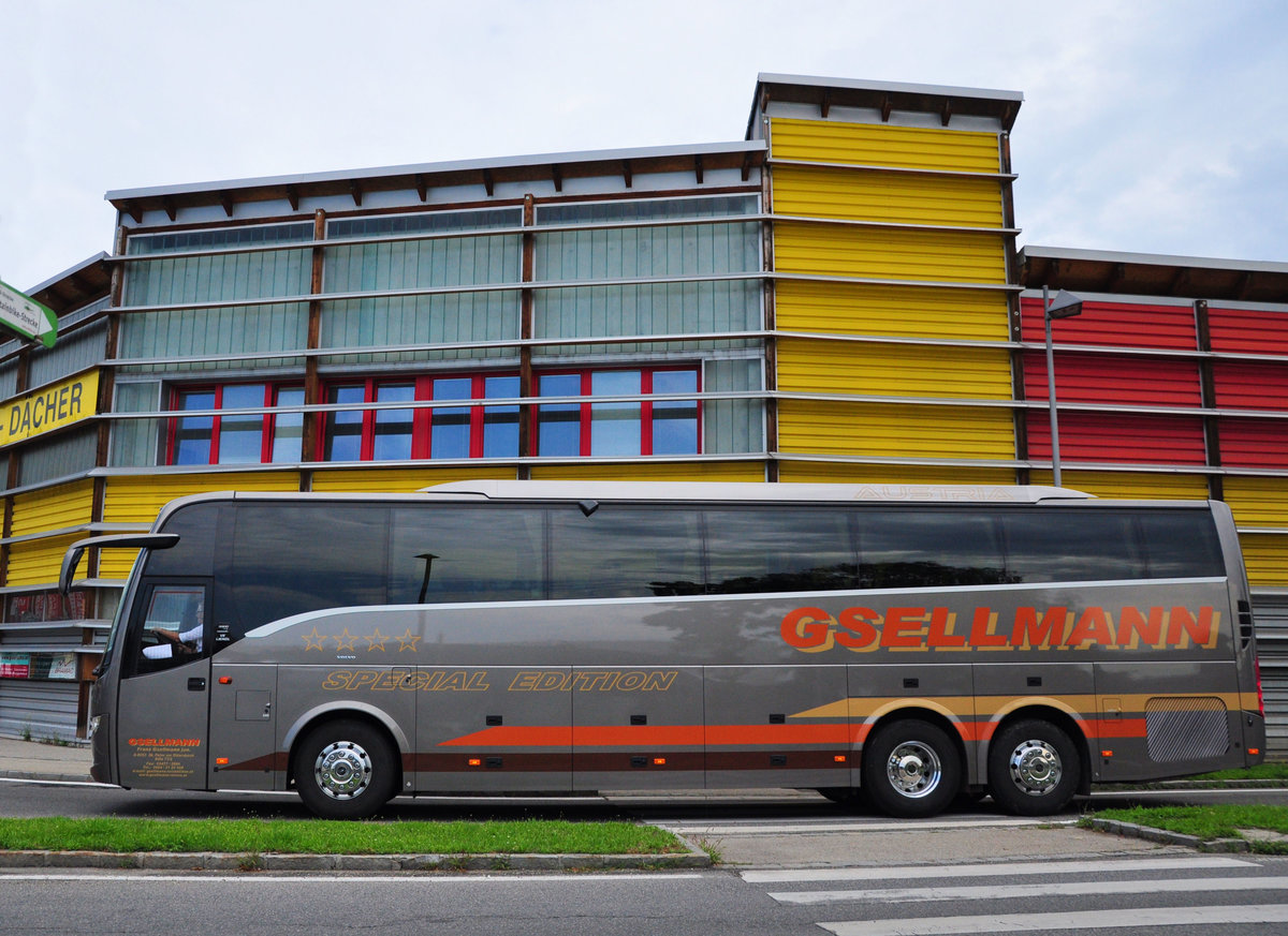 Volvo 9900 von Gsellmann Reisen aus �sterreich in Krems gesehen.