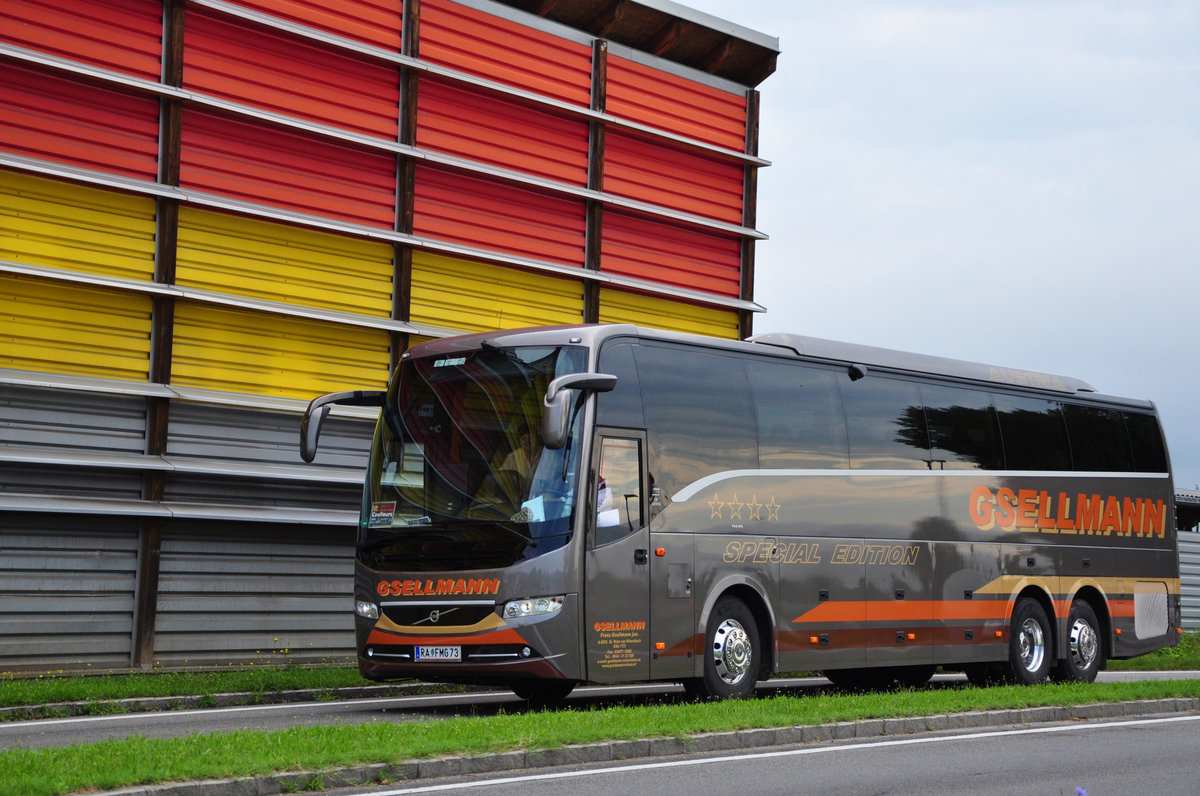 Volvo 9900 von Gsellmann Reisen aus �sterreich in Krems gesehen.
